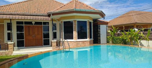Πισίνα στο ή κοντά στο พูลวิลล่าชะอำ Amazia Pool Villa