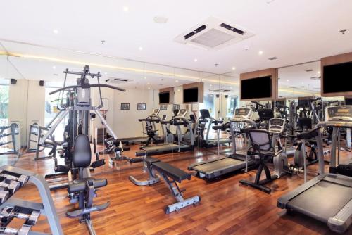 Fitness centrum a/nebo fitness zařízení v ubytování Swiss-Belhotel Pondok Indah
