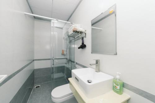 Koupelna v ubytování Mat Troi Vang Dalat Hotel