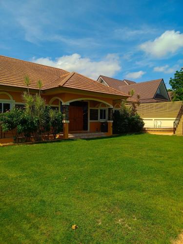 Κήπος έξω από το พูลวิลล่าชะอำ Amazia Pool Villa
