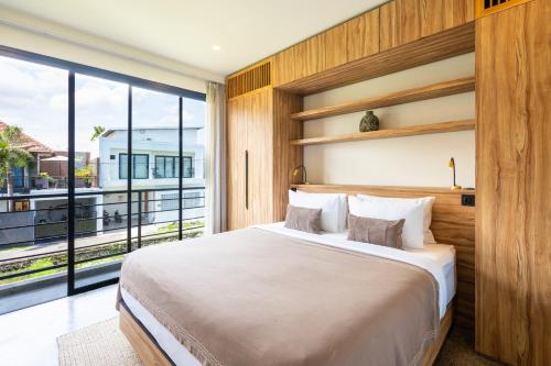 Ένα ή περισσότερα κρεβάτια σε δωμάτιο στο Berawa Townhouse Unit 7 by Betterplace