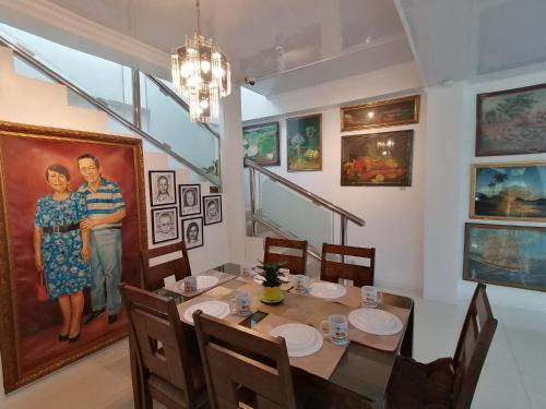 Φωτογραφία από το άλμπουμ του Sillero Painting Gallery and Hostel σε Ντουμαγκέτ
