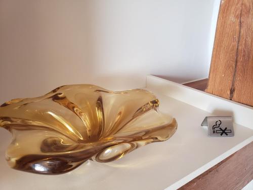 a gold sculpture of a flower on a table at L'ESTAMPE in Auvers-sur-Oise