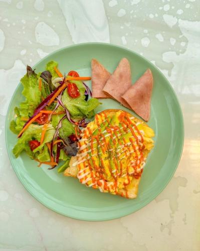 Makanan di atau berdekatan hotel
