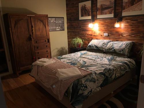 Ένα ή περισσότερα κρεβάτια σε δωμάτιο στο Starlight Lodge