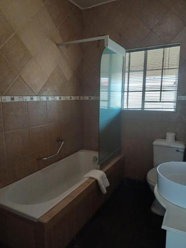 Vannituba majutusasutuses Rustenburg Palm Lodge