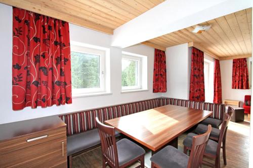 Ferienwohnung Königsleiten 2 - Top 4