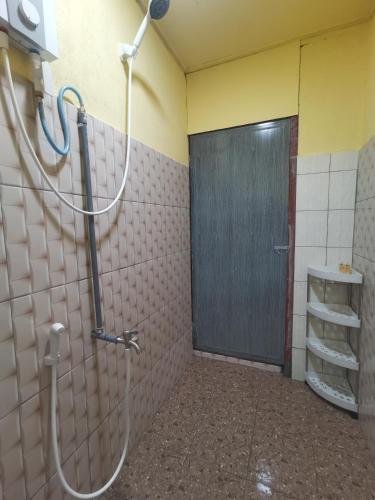 Salle de bains dans l'établissement Permata Beach Chalet
