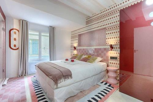 Les Halles - Luxurious & colorful 4BD for 16 guest