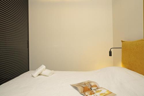 Una cama o camas en una habitación de Gemhouse Ambra garda lake