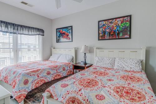 a bedroom with two beds and a window at Glen Riddle 102 in Berlin