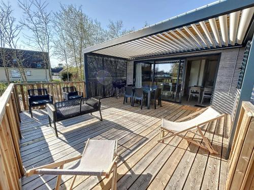 Chalet Jullouville - 6 pers. - Piscine chauffée - Terrasse privative - Proche plage et commerces - FR-1-361-470
