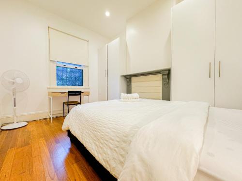 Una cama o camas en una habitación de Ultimo Terrace Homestay