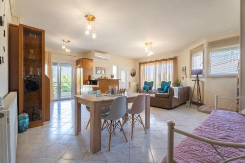 Estell’s sweet luxury house
