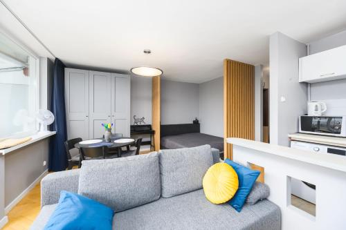 Piastowska 90A -B by Homeprime