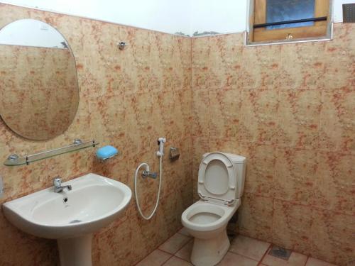 Kylpyhuone majoituspaikassa Chandana Villa
