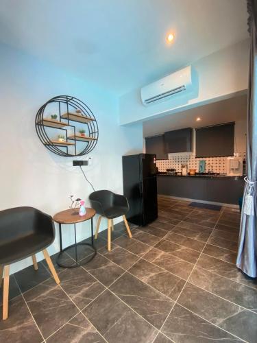 Dapur atau dapur kecil di LYL Jaccuzi Private Pool House - 16PAX