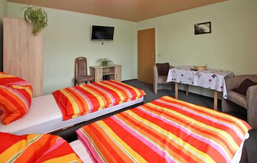En eller flere senge i et værelse på Beautiful Apartment In Torgelow With Wifi