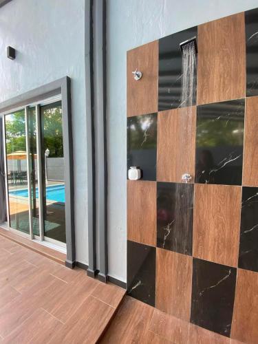 Kolam renang di atau dekat dengan LYL Jaccuzi Private Pool House - 16PAX