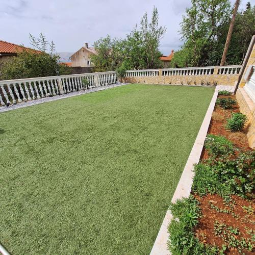 Κήπος έξω από το APARTMAN KIARA
