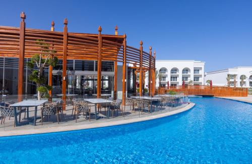 Bazén v ubytování Rixos Radamis Sharm El Sheikh nebo v jeho okolí