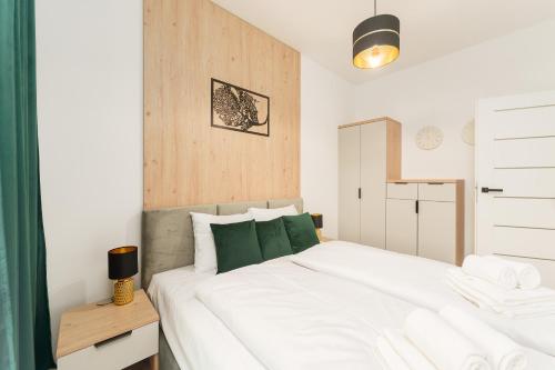 Ένα ή περισσότερα κρεβάτια σε δωμάτιο στο Apartament Eco Modern I z Basenem Letnim by Holidaysun