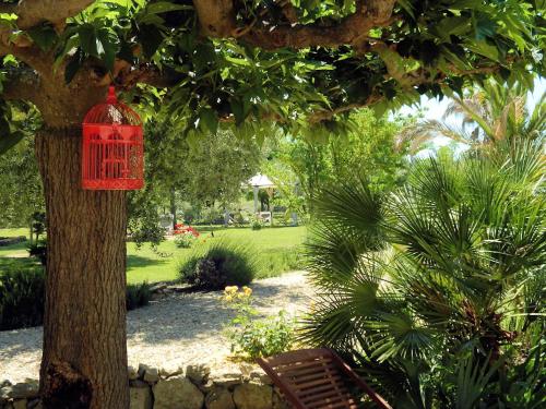 Taman di luar Chambres d'hotes Béziers La Noria