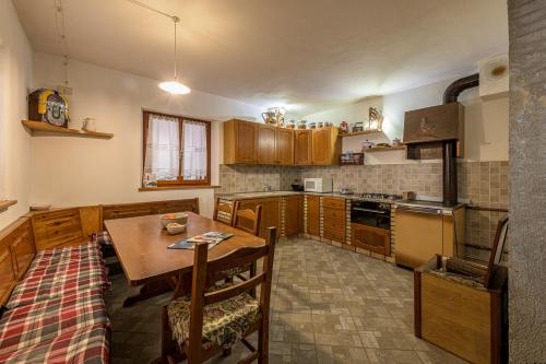 Kuchyň nebo kuchyňský kout v ubytování Albergo Diffuso Forgaria Monte Prat