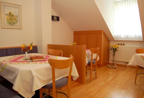 a dining room with a table and chairs at Pension zur Post in Bad Blumau