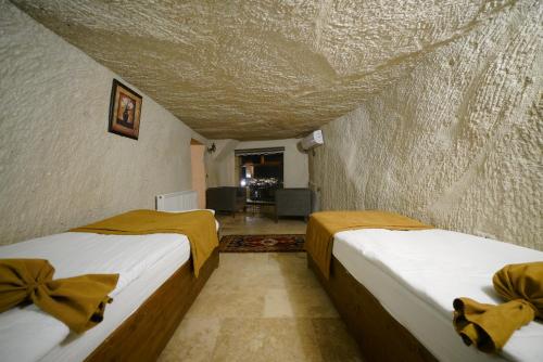 a room with two beds in a room at Elite Cave Suites in Goreme