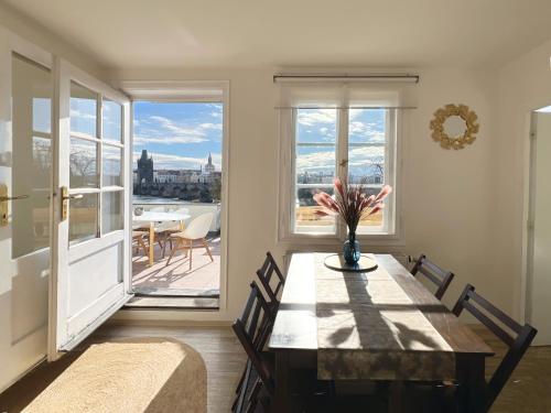 Ein Balkon oder eine Terrasse in der Unterkunft Residence Charles Bridge