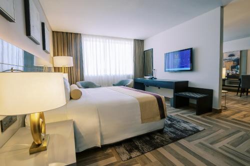 TV a/nebo společenská místnost v ubytování Khalidia Palace Hotel Dubai by Mourouj Gloria