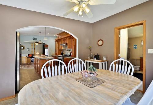 a dining room with a table and chairs and a kitchen at Blueberry Hill Escape Pet Friendly HotTub Fire pit in Bridgewater