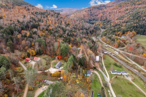 an aerial view of a house in a forest at Blueberry Hill Escape Pet Friendly HotTub Fire pit in Bridgewater