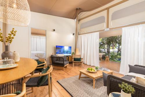 TV o dispositivi per l'intrattenimento presso Arena One 99 Glamping
