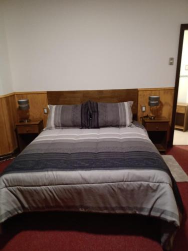 A bed or beds in a room at HOTEL ESTRECHÓ DE MAGALLANES