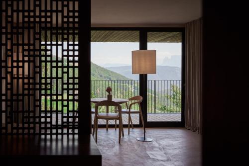 Vue générale sur la montagne ou vue sur la montagne depuis l'hôtel