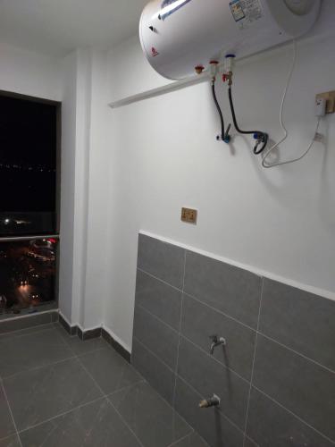 Ένα μπάνιο στο Luxury Apartment Lavington