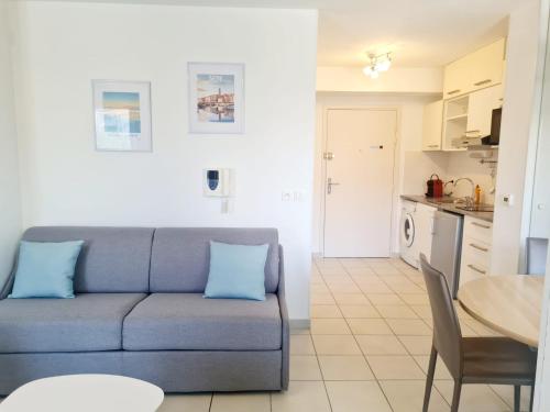 Studio à la mer avec piscine