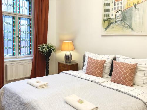 Ein Bett oder Betten in einem Zimmer der Unterkunft Residence Charles Bridge