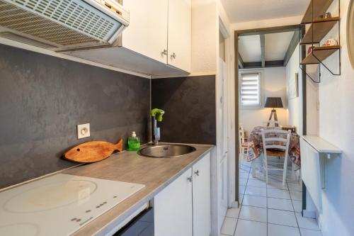 a kitchen with a sink and a counter top at Maison Barcares fb 114 in Le Barcarès