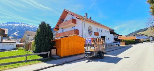a small building on the side of a street at Ferienwohnung-Allgaeu-Pfronten -Inkl KönigsCard Fewo FALKENSTEIN in Pfronten