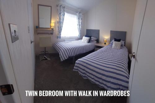 Greenshaw - extremely spacious房間的床