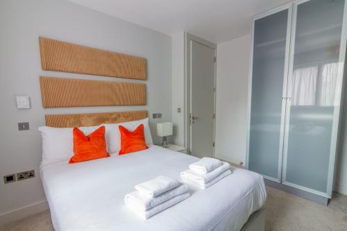 Tempat tidur dalam kamar di GuestReady - Stylish Living on Baggot Street