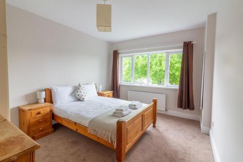 a bedroom with a bed and a window at GuestReady - A charming place near Golf Centre in Dublin