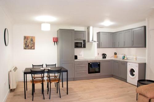 Kuchyň nebo kuchyňský kout v ubytování GuestReady - Cozy stay in Dublin city centre