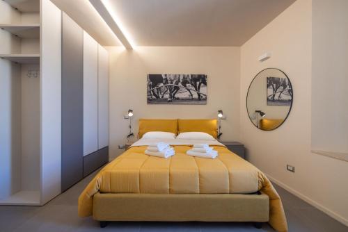 a bedroom with a bed and a mirror at Ampio monolocale nel centro storico di Siena in Siena
