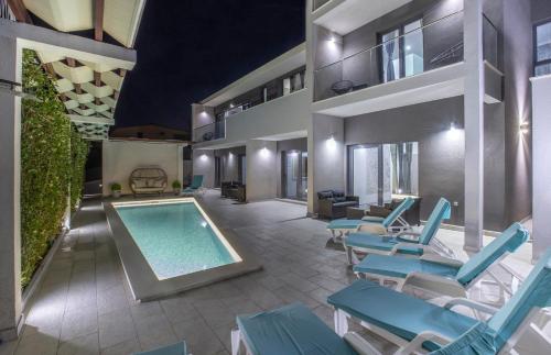 Luxury Villa M