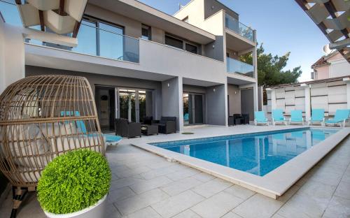 Luxury Villa M