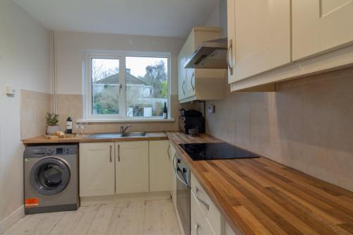 A kitchen or kitchenette at GuestReady - Serene Haven near Castle Golf Club